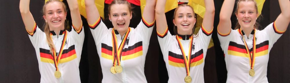 Die beiden 4er Kunstrad-Mannschaften im Trikot des Deutschen Meisters
